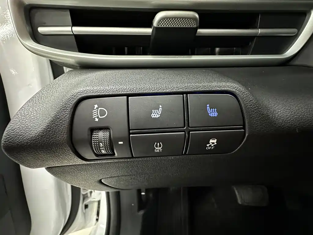 Hyundai Elantra — миниатюра 13