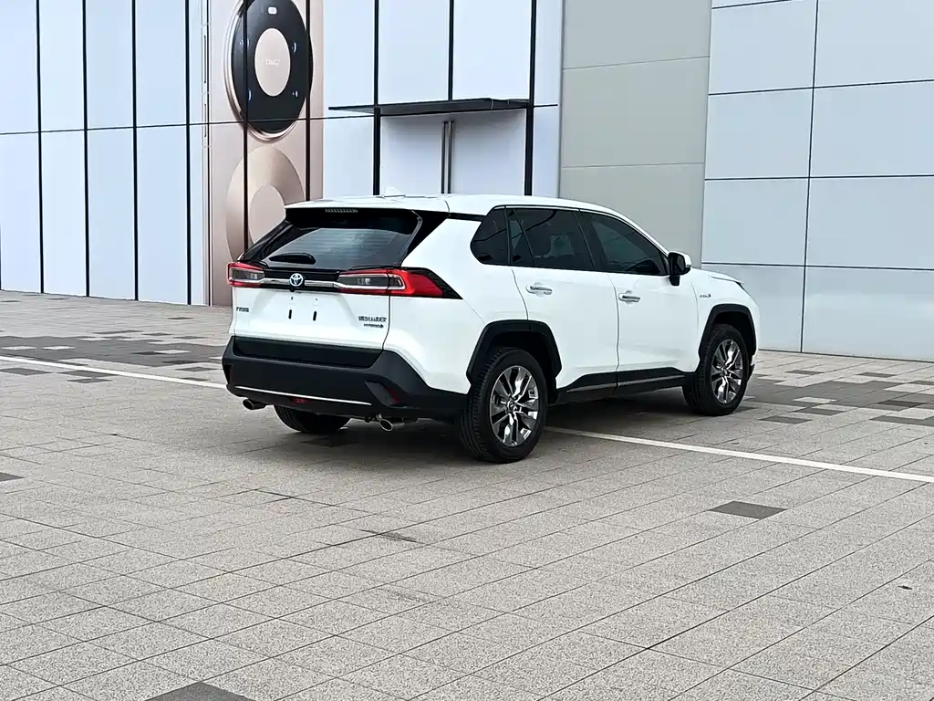 Toyota Wildlander 2022 2.5L E-CVT Luxury