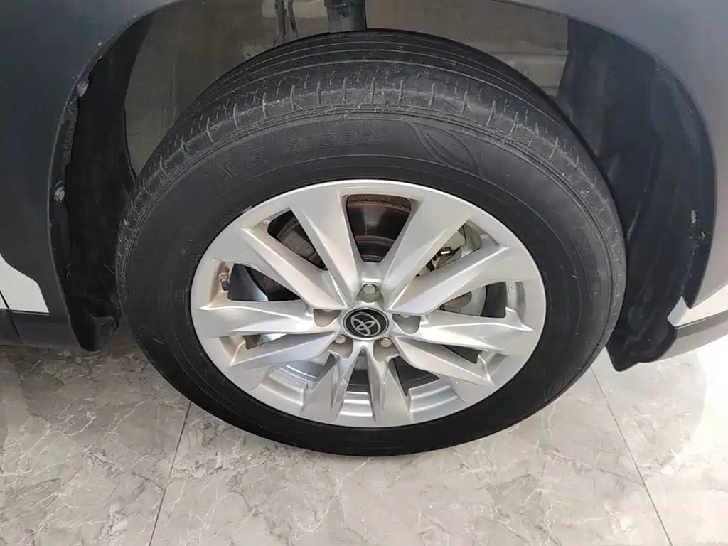 Toyota Corolla Cross — миниатюра 23