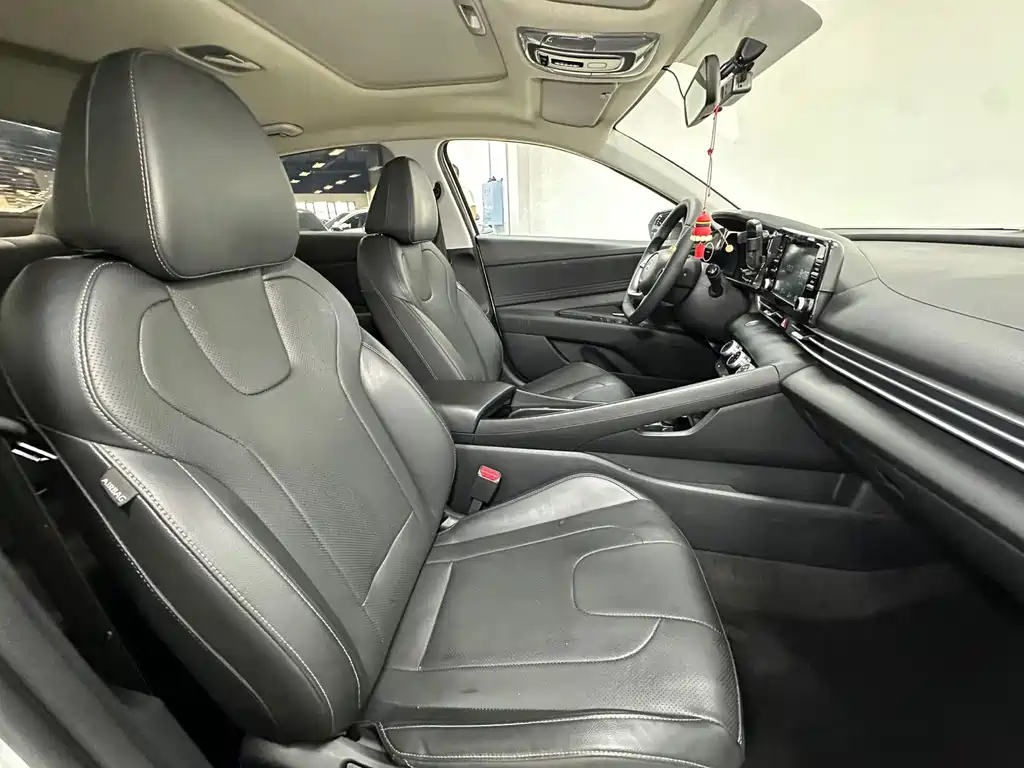 Hyundai Elantra — миниатюра 17