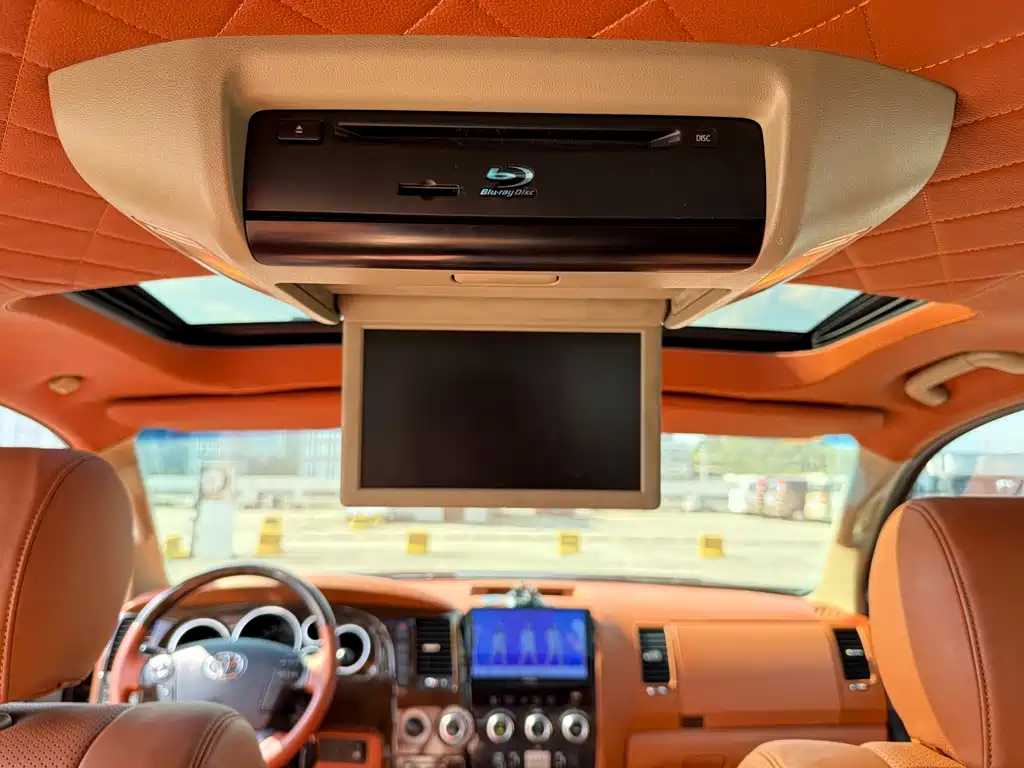 Toyota Sequoia — миниатюра 9