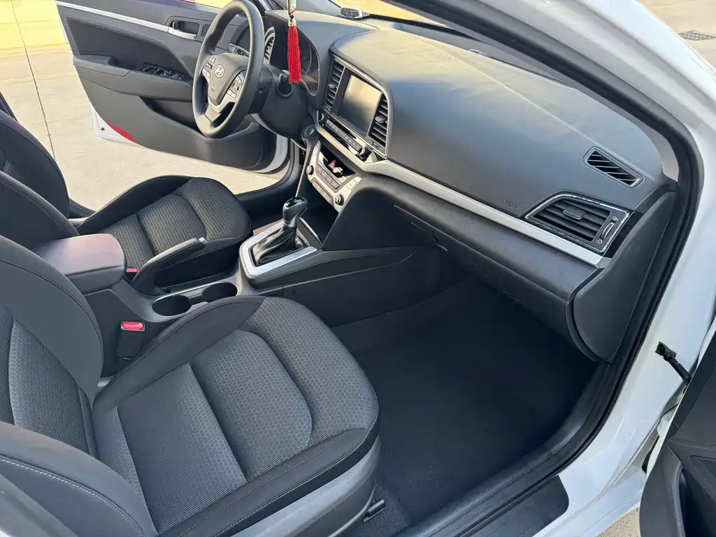 Hyundai Elantra — миниатюра 5