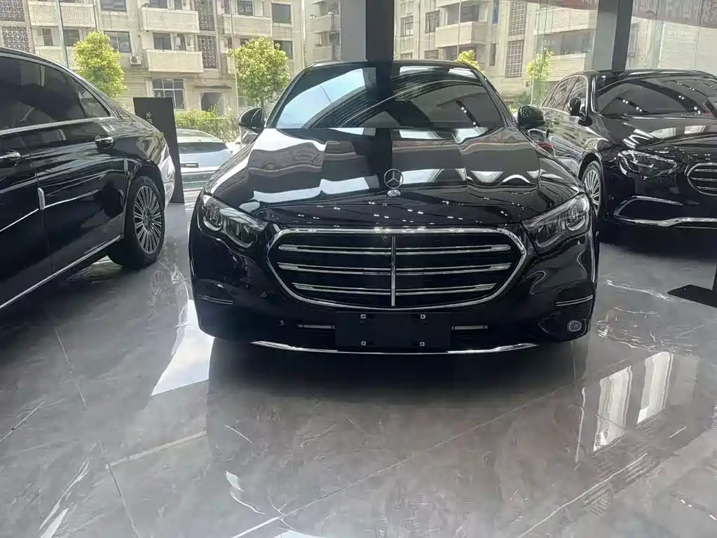 Mercedes-Benz E-Class — миниатюра 2