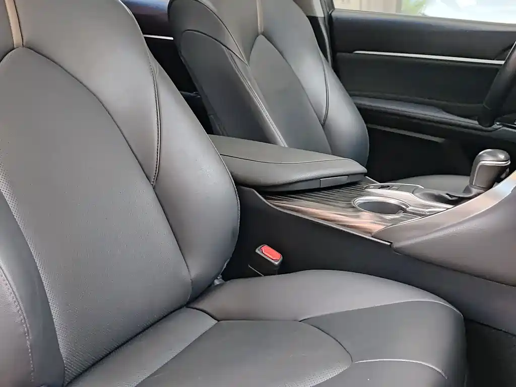 Toyota Camry — миниатюра 12