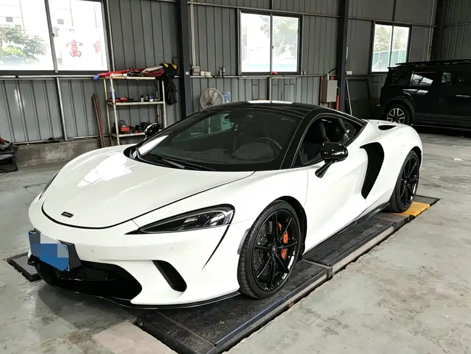 McLaren GT