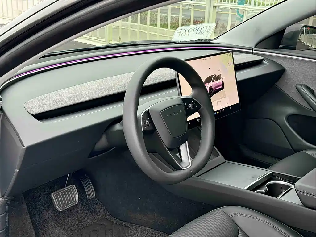Tesla Model 3 — миниатюра 3
