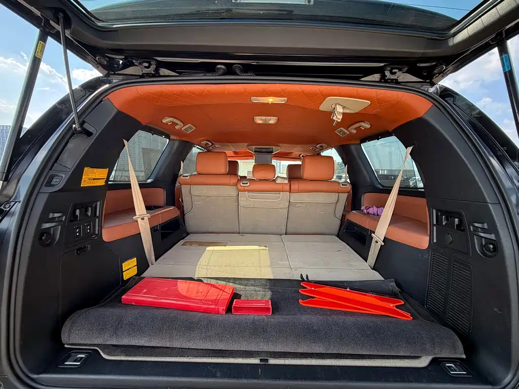 Toyota Sequoia — миниатюра 23