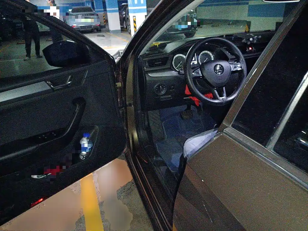 Skoda Superb — миниатюра 17