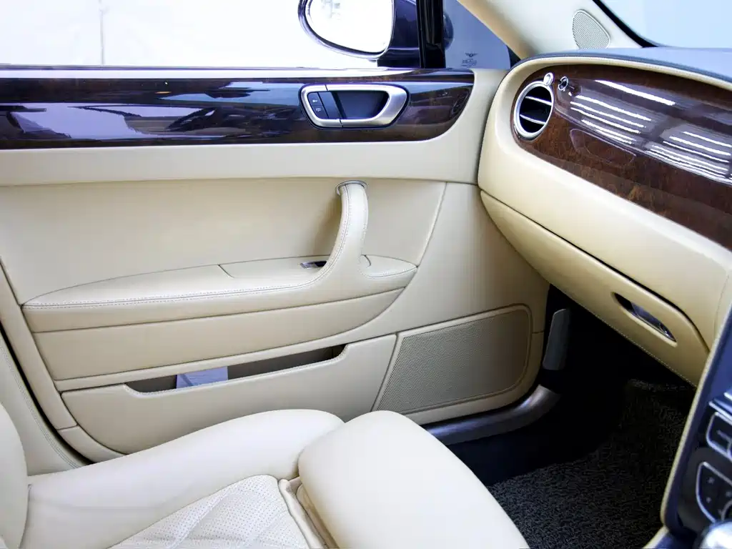 Bentley Flying Spur — миниатюра 13