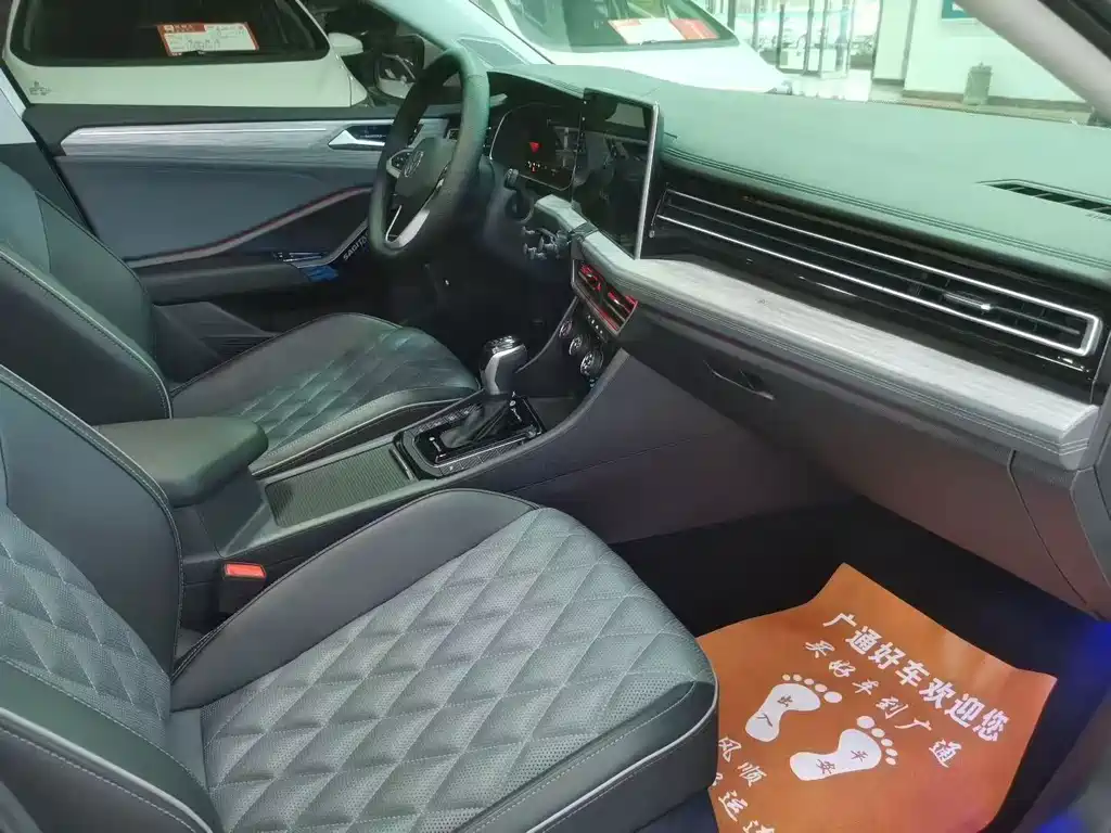 Volkswagen Sagitar 2024 300TSI DSG