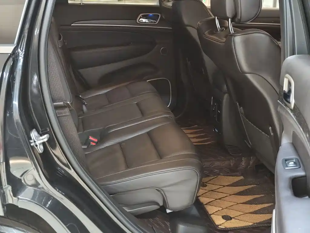 Jeep Grand Cherokee (Import) — миниатюра 11