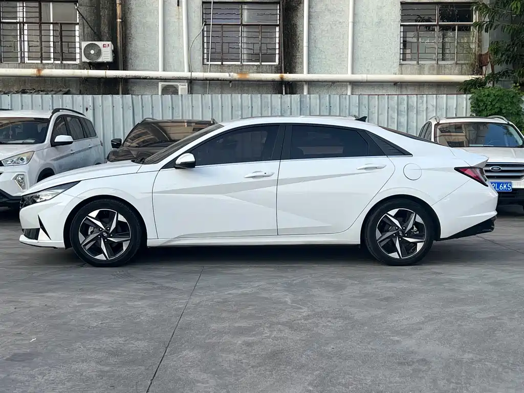 Hyundai Elantra — миниатюра 2