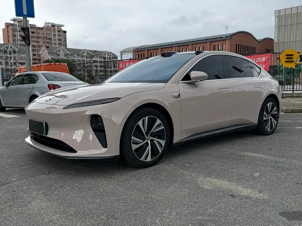 NIO ET5