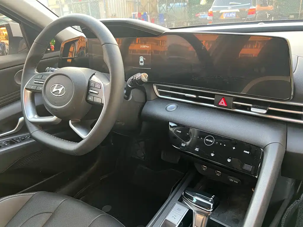 Hyundai Elantra — миниатюра 15