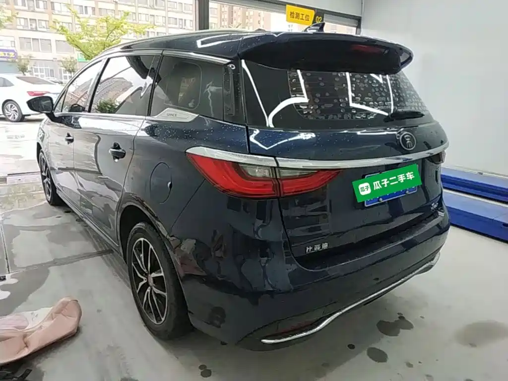 BYD MAX — миниатюра 5