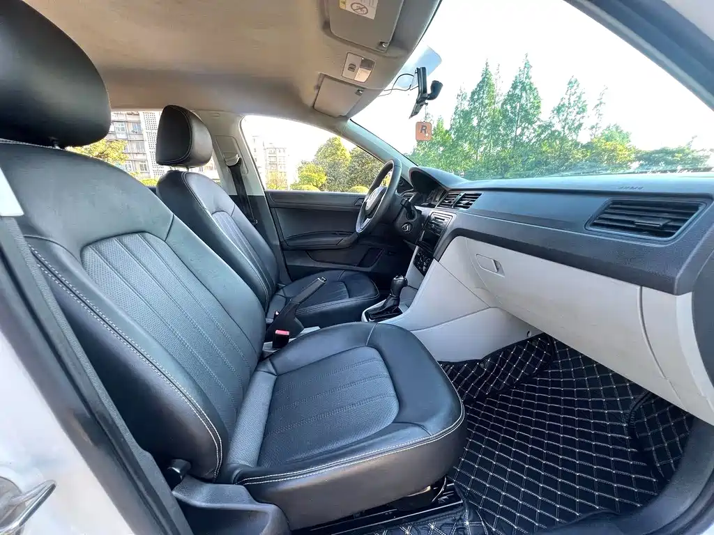 Skoda Rapid — миниатюра 4