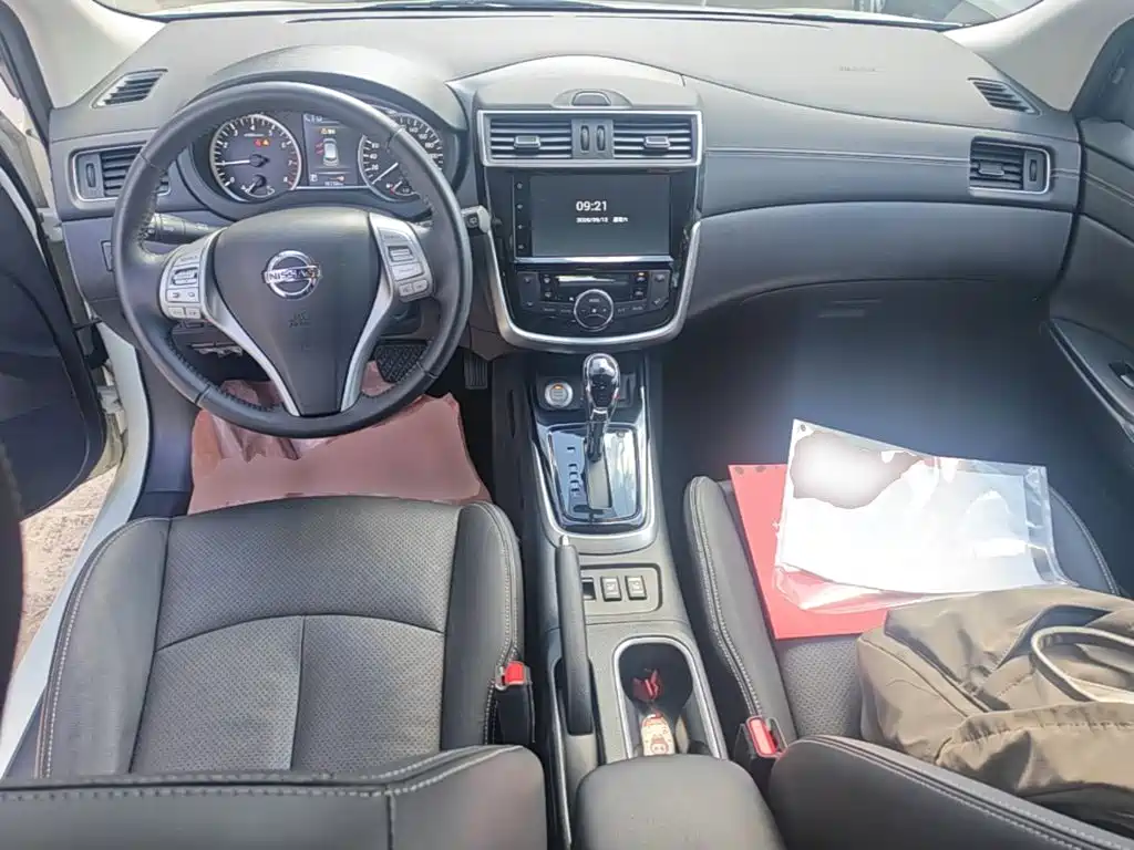 Nissan Tiida — миниатюра 10