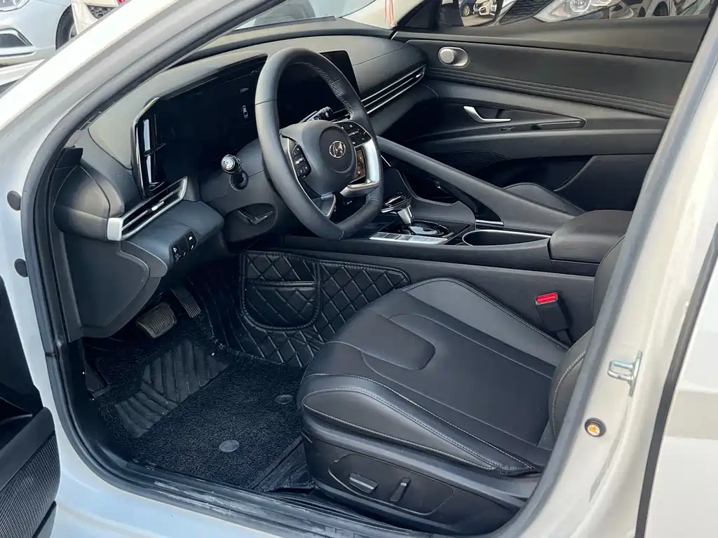 Hyundai Elantra — миниатюра 8