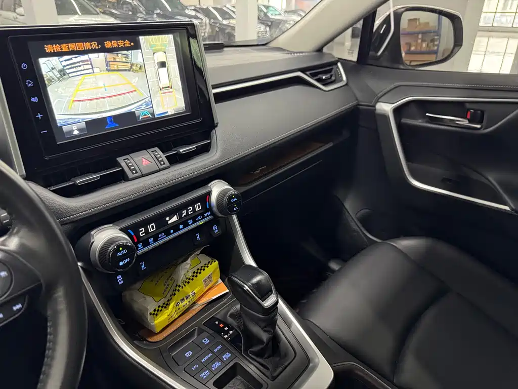 Toyota RAV4 — миниатюра 13