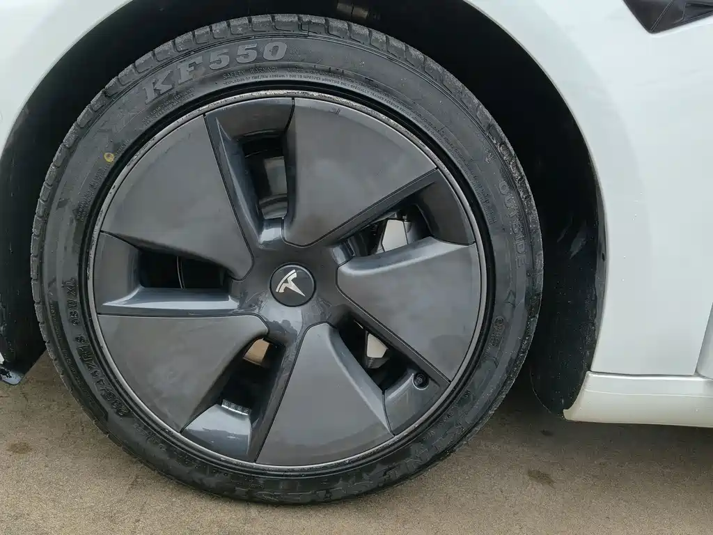 Tesla Model 3 — миниатюра 15