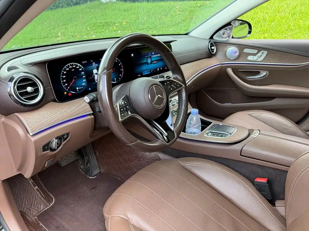 Mercedes-Benz E-Class — миниатюра 7