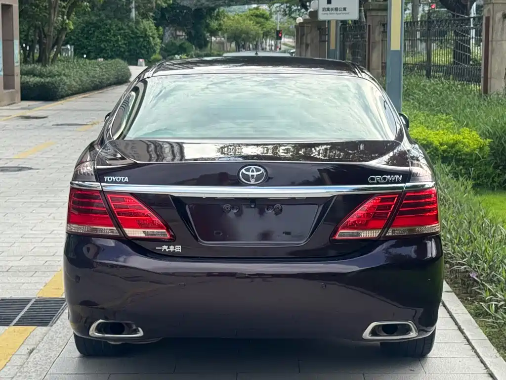 Toyota Crown — миниатюра 5