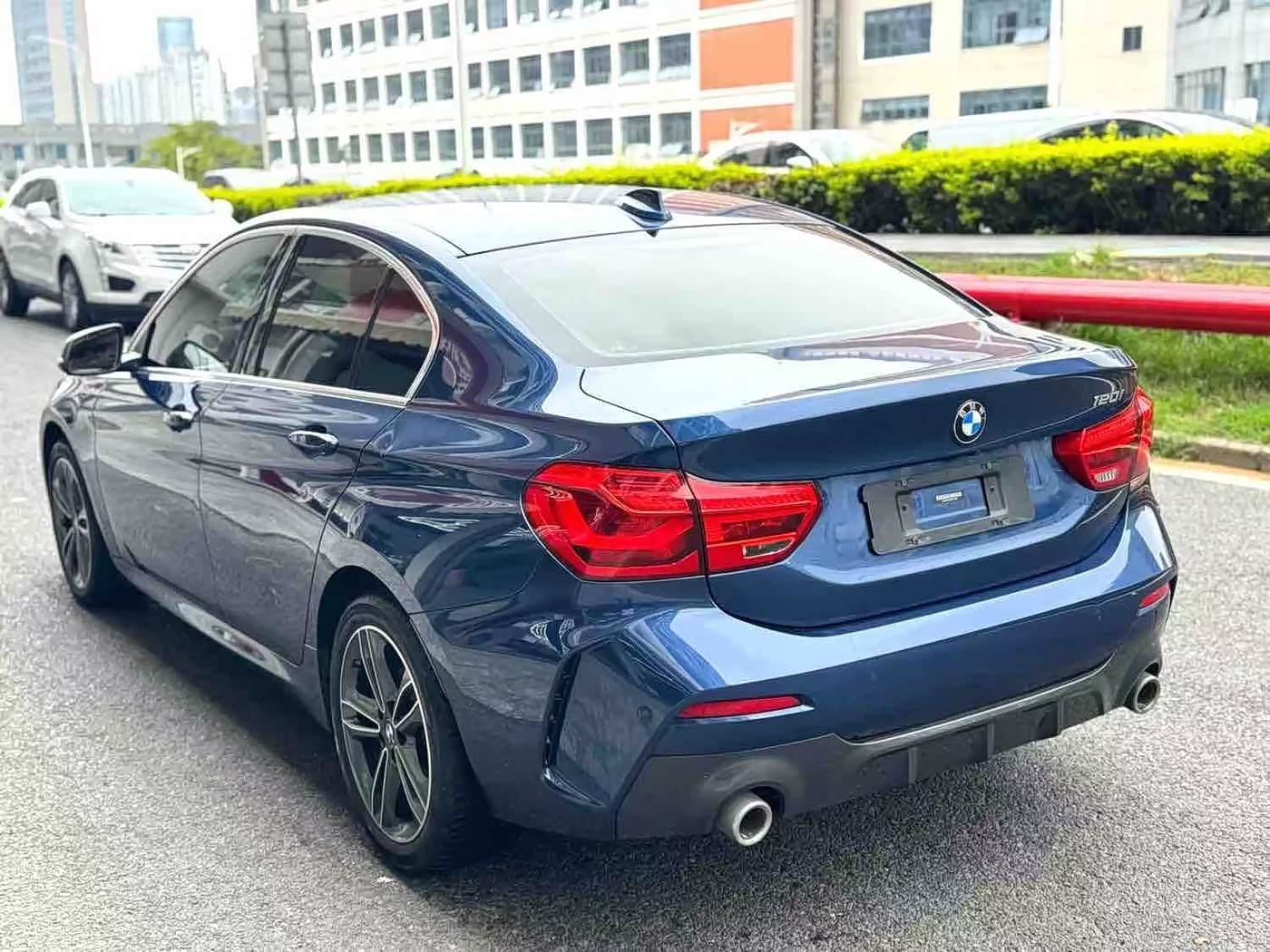 BMW 1 Series 1.5 л 2021 г. Голубой, пробег 46000 км