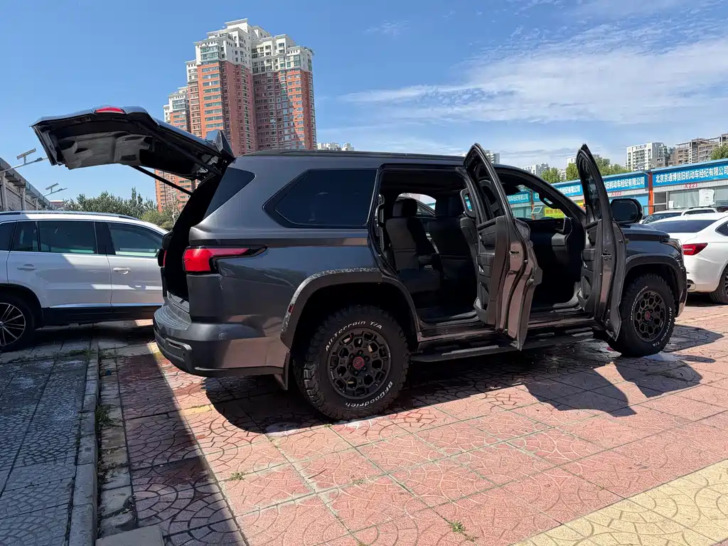 Toyota Sequoia — миниатюра 21