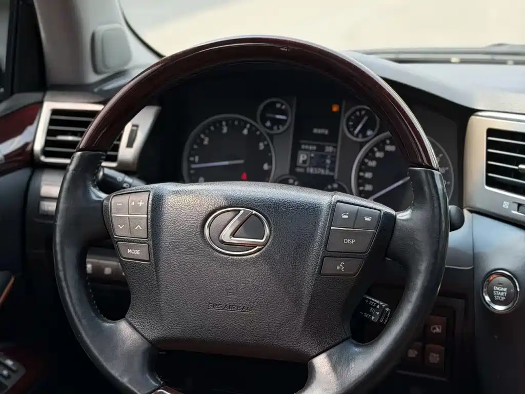 Lexus LX — миниатюра 6