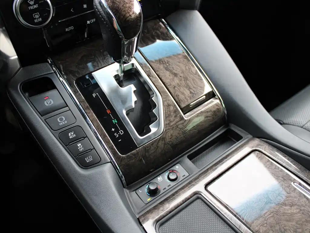 Toyota Alphard — миниатюра 27