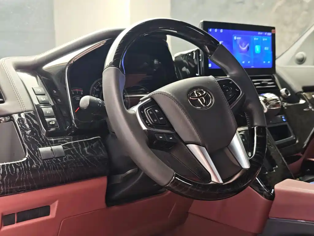 Toyota Hiace — миниатюра 7