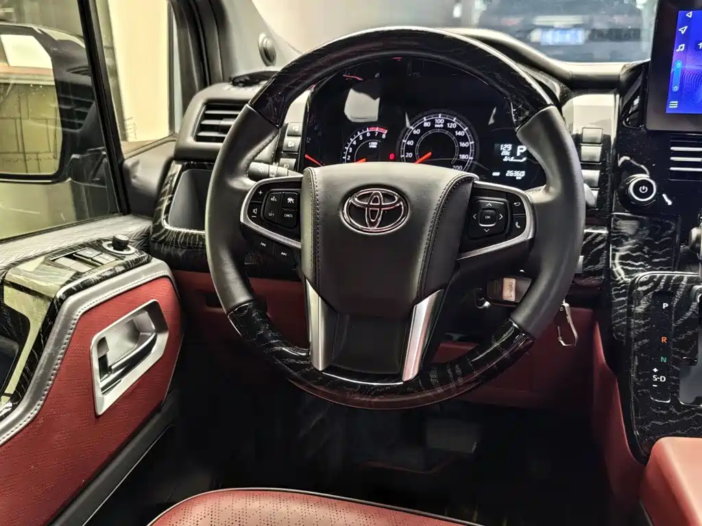 Toyota Hiace — миниатюра 15