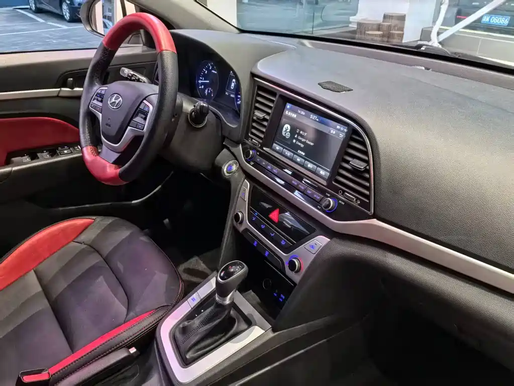 Hyundai Elantra — миниатюра 7