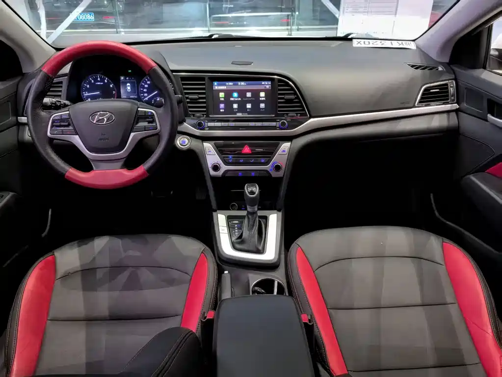 Hyundai Elantra — миниатюра 12