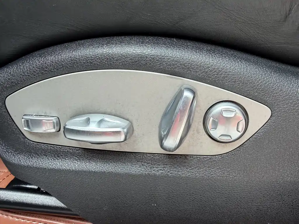 Porsche Macan — миниатюра 10