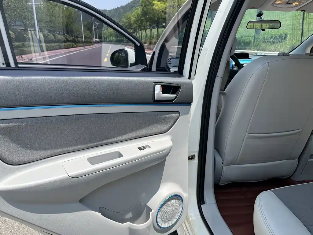 BAIC New Energy EV — миниатюра 16