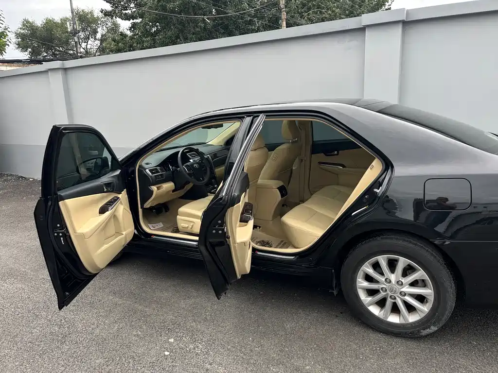 Toyota Camry — миниатюра 4