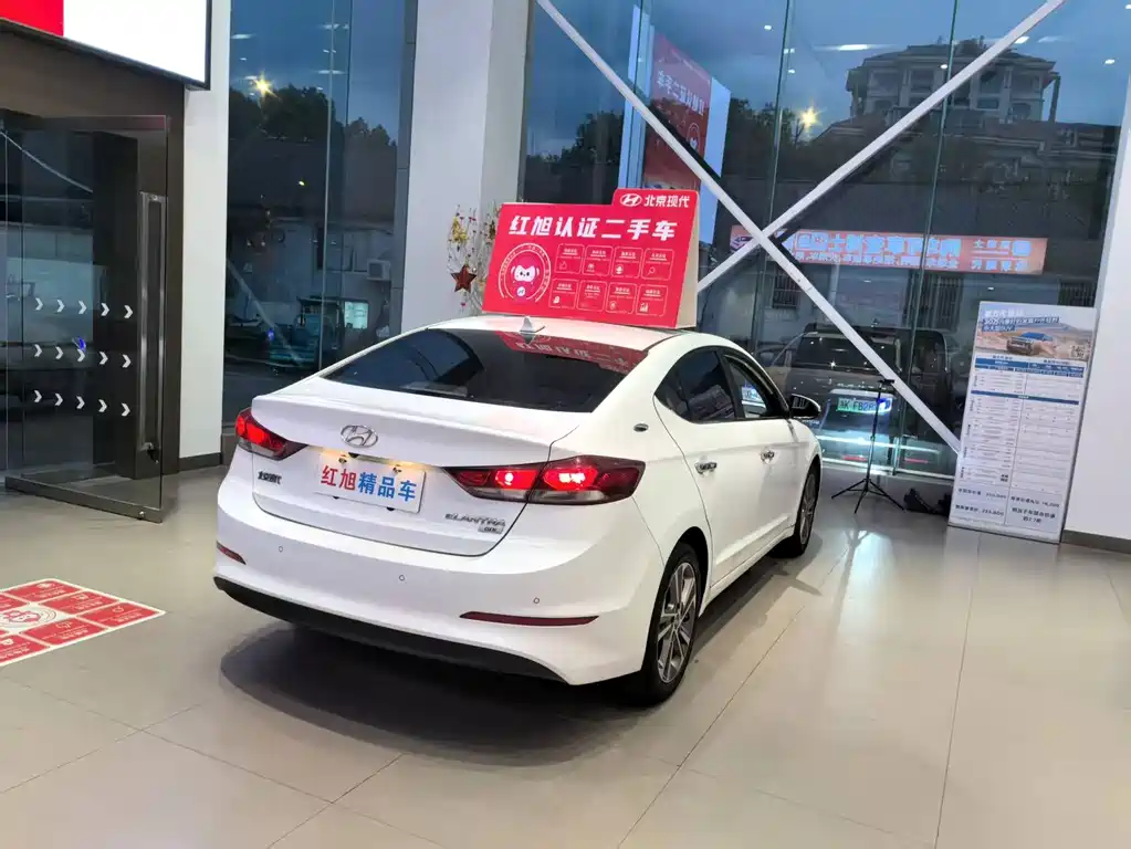 Hyundai Elantra — миниатюра 21