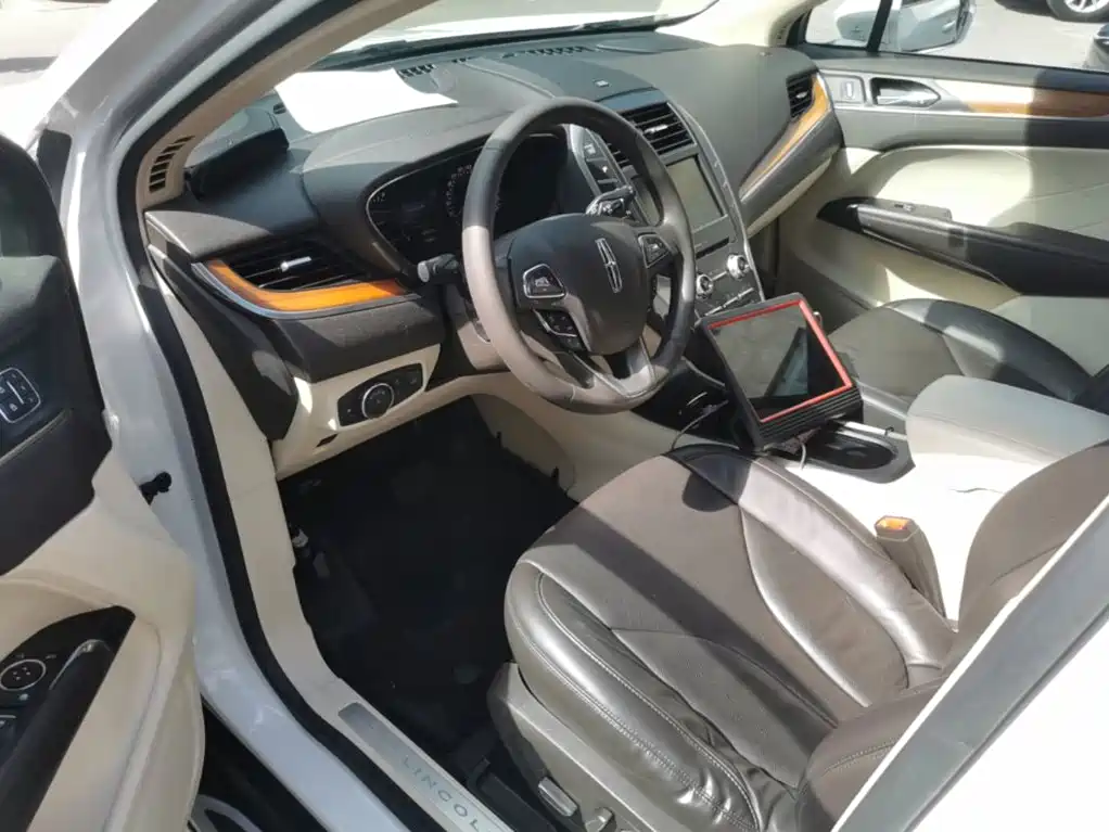 Lincoln MKC — миниатюра 16