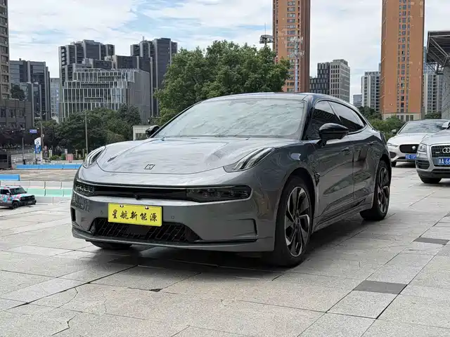 2022 Zeekr 001