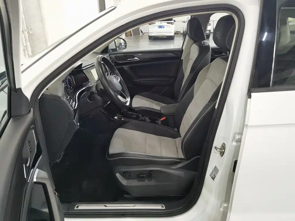 Volkswagen X — миниатюра 10