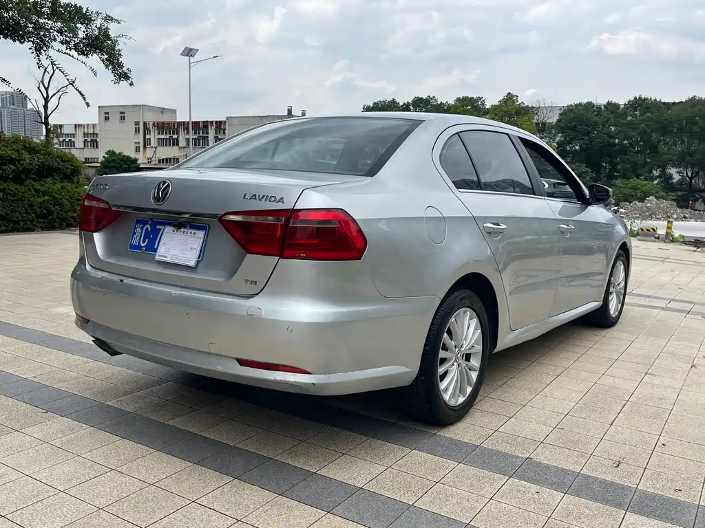 Volkswagen Lavida — миниатюра 5