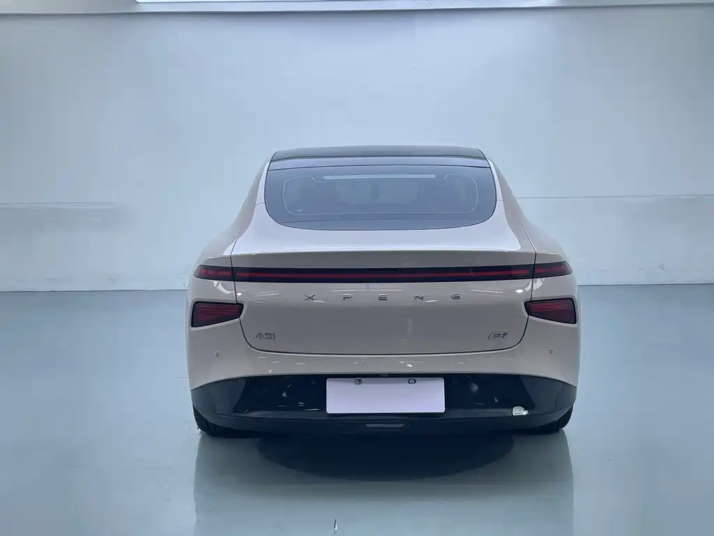 XPeng P7 — миниатюра 13