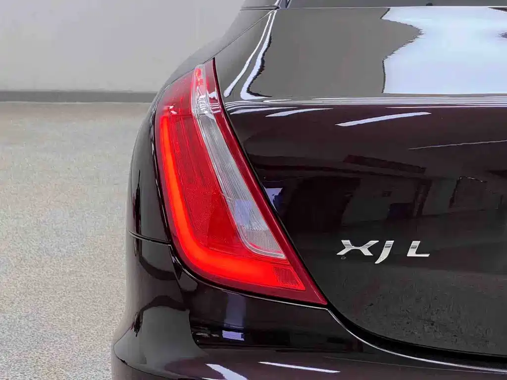 Jaguar XJ — миниатюра 10