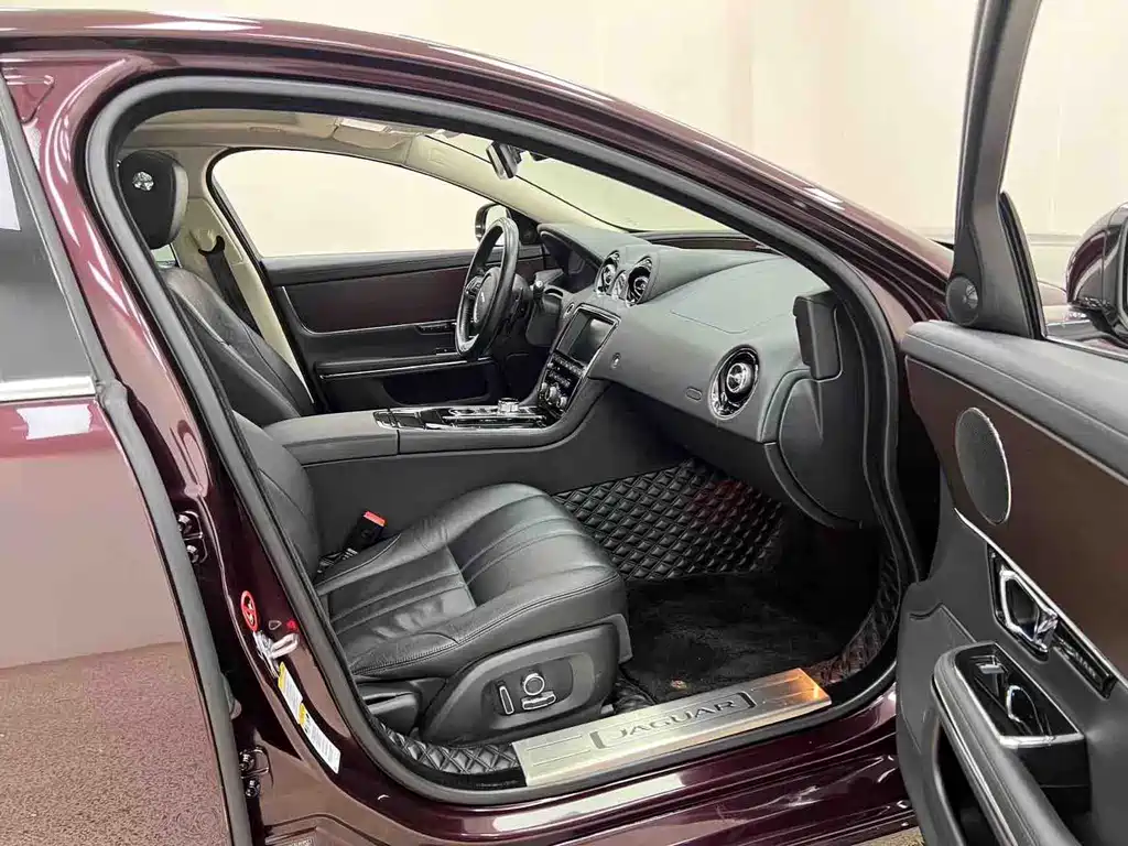 Jaguar XJ — миниатюра 28
