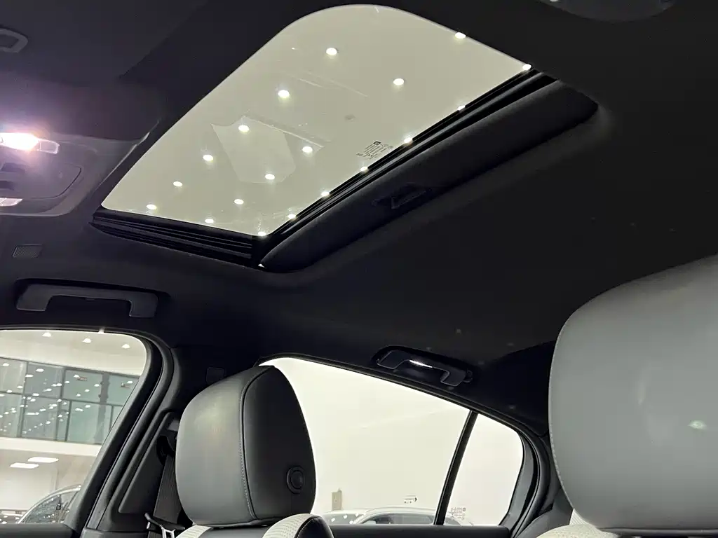 Cadillac CT5 — миниатюра 6