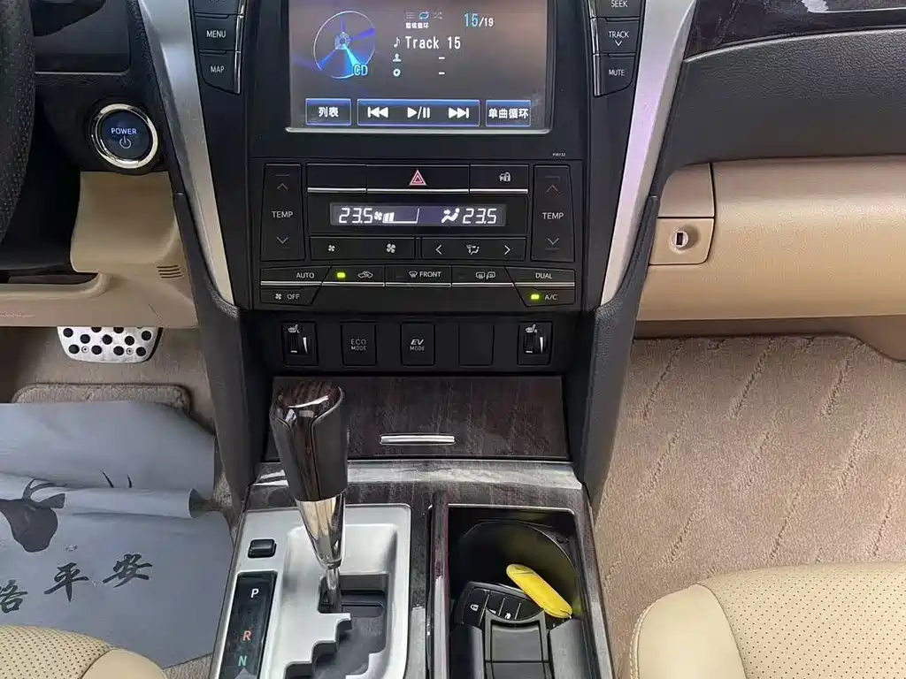 Toyota Camry — миниатюра 11