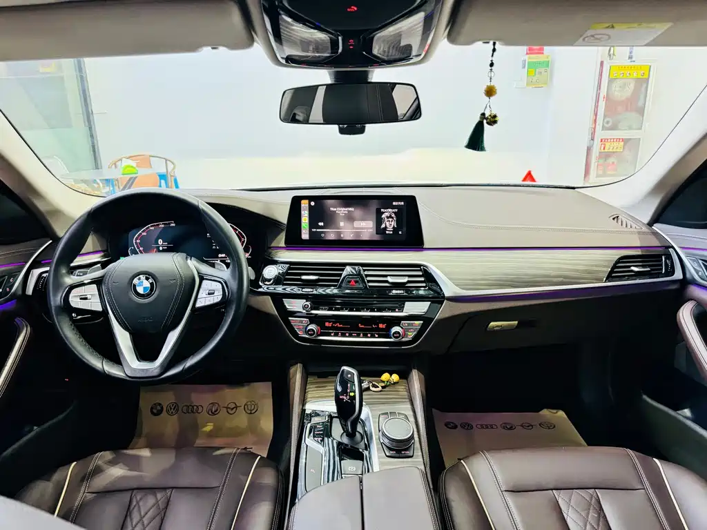BMW 5 Series — миниатюра 10