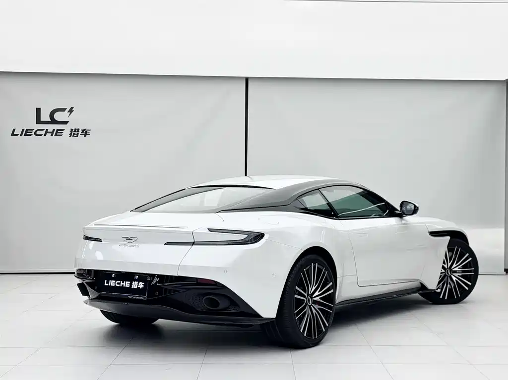 ASTON MARTIN DB11
