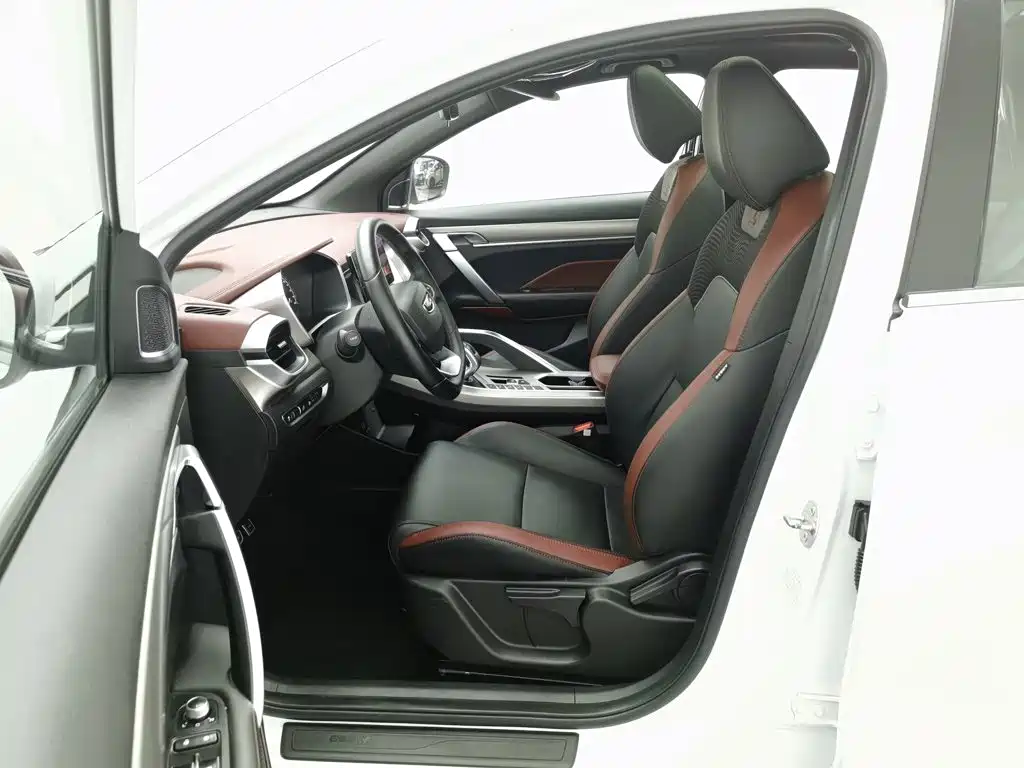 Geely Binyue — миниатюра 10